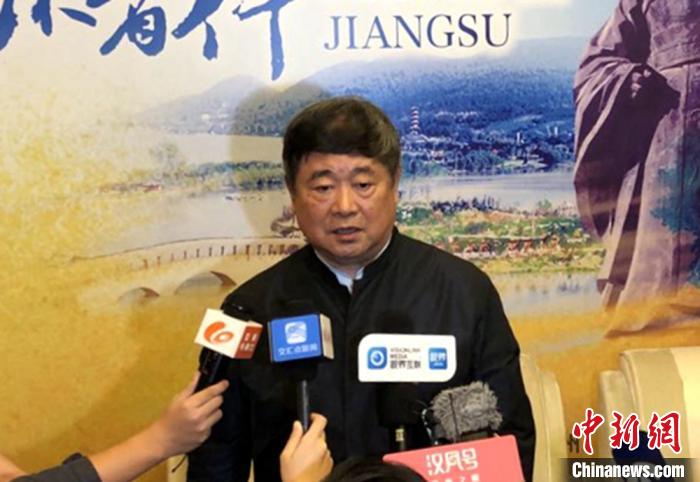 单霁翔接受媒体采访?！≈熘靖?摄