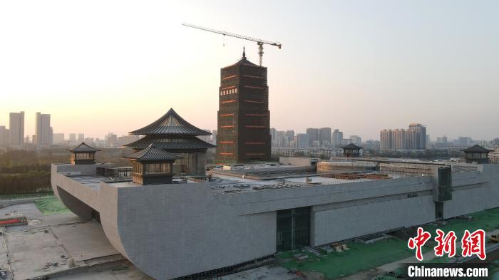 这是正在建设中的大运河博物馆，主体由大运塔和博物馆两部分组成?！∶系铝?摄